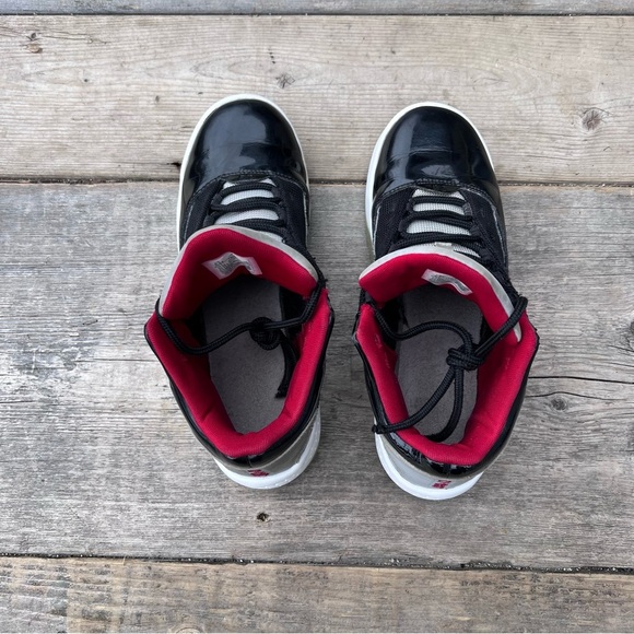 Youth Jordan Max Aura 2 Sneakers CN8094-006, Blk-Red & White - Picture 8 of 9